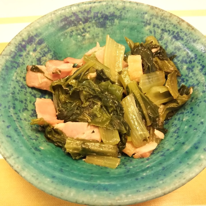小松菜とツナ缶、ベーコンのさっと煮